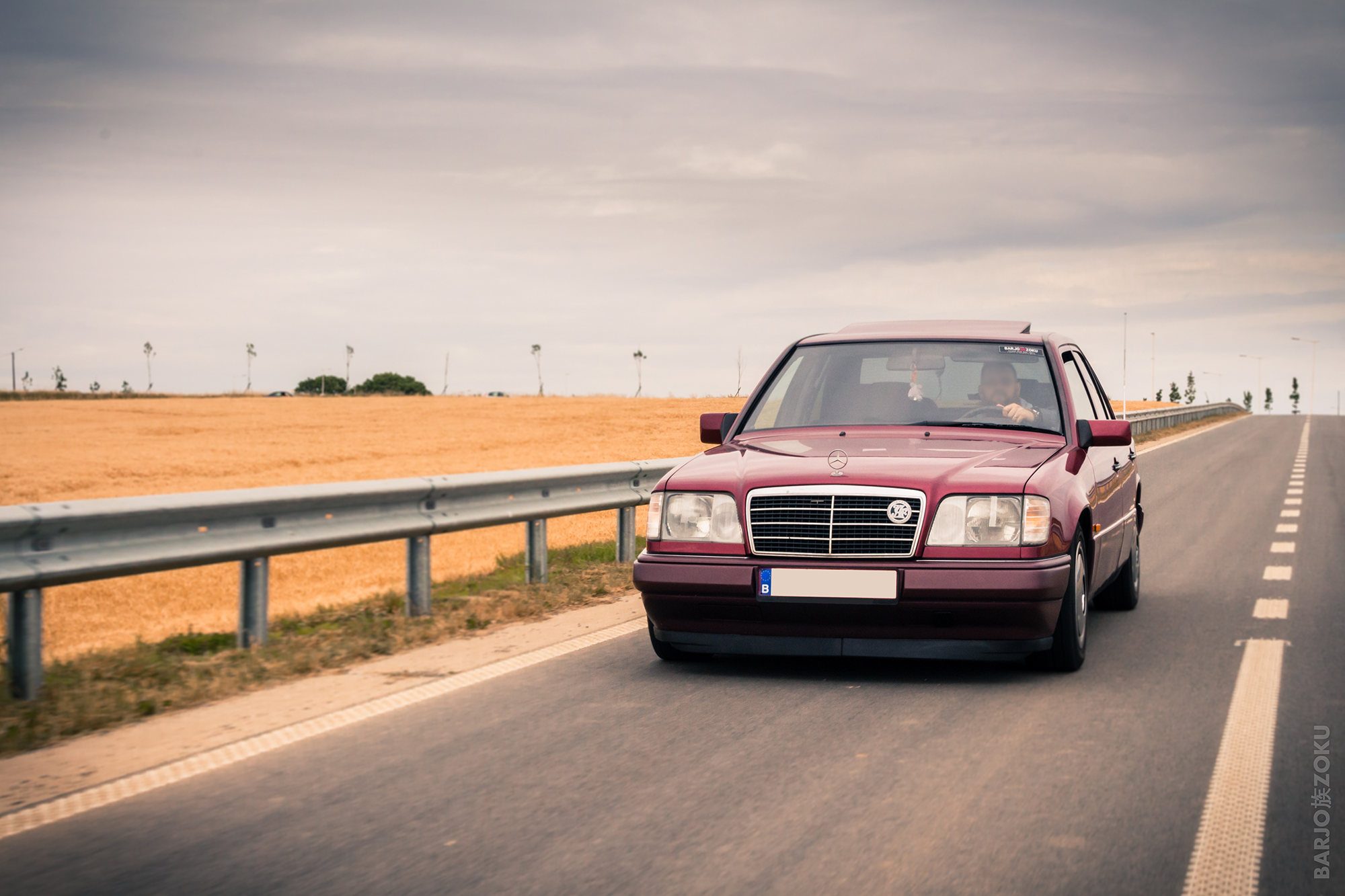 Mercedes W124 2.5D sur la route